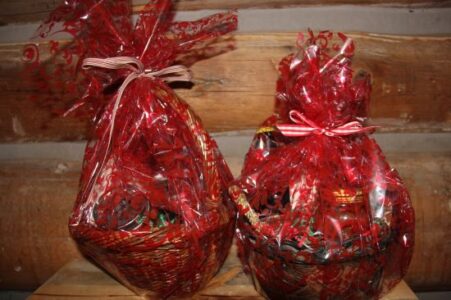 Simpler Gifts for a Richer Christmas Image